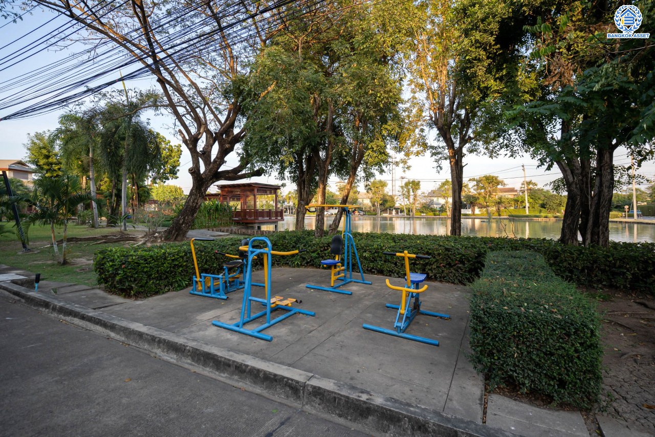 บ้านมือสองตกแต่งใหม่ จากแบรนด์ L&H โครงการ พฤกษ์ลดา1 บางใหญ่ บนเนื้อที่ 50 ตร.ว. ฟังก์ชัน 3 ห้องนอน 2 ห้องน้ำ 2 ที่จอดรถ Facility ครบครัน อีกทั้งยังใกล้สวนสาธารณะ ทำเลเดินทางสะดวก เชื่อมต่อถนนกาญจนาภิเษก ใกล้รถไฟฟ้าสายสีม่วง "สถานีคลองบางไผ่" และทางด่วน "กาญจนาภิเษก"...